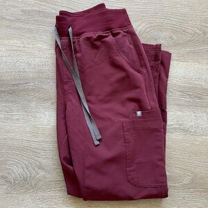 Limited Edition Figs Dark Cherry M Scrub Set